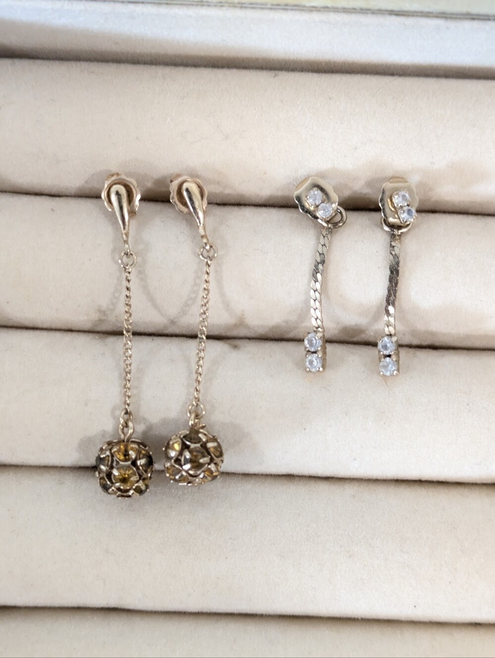 2 pairs of Dangling Rhinestones Earrings